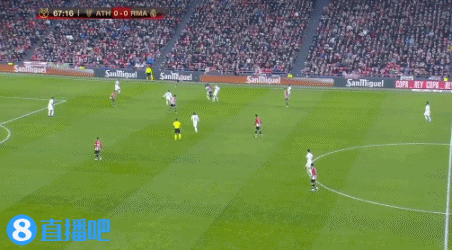 拜仁莱万多夫斯基关键进球锁定胜局